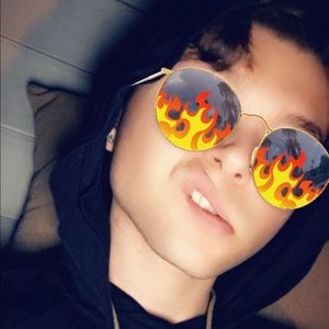 Meet your Posher, Gregory